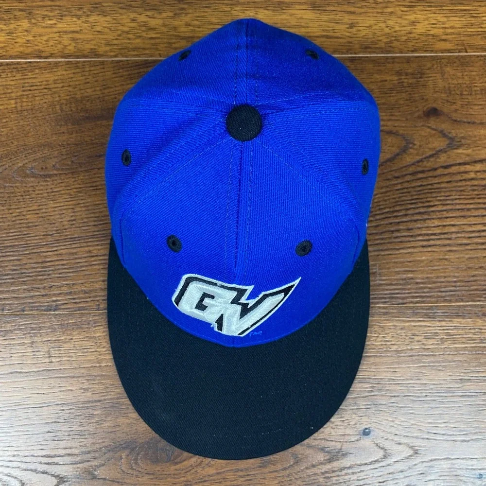 Adidas Grand Valley State Lakers GV Blue Black Flat Visor Flex Hat S/M TV51Z